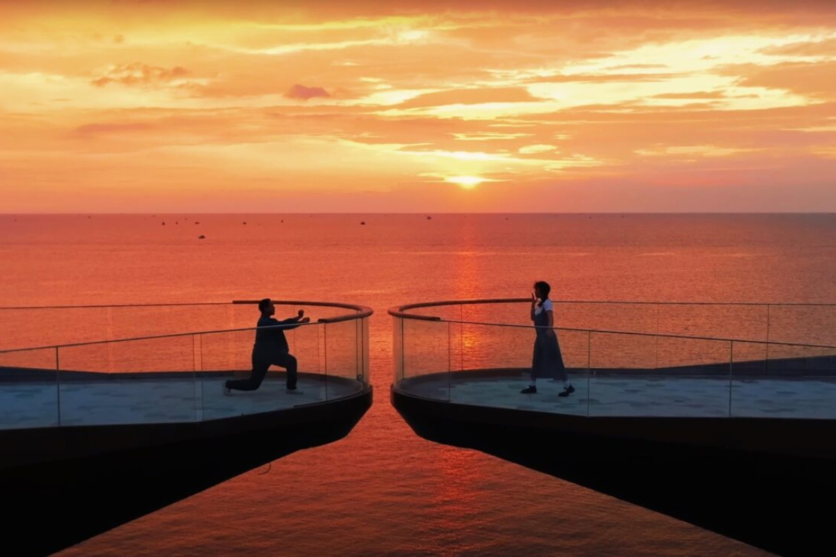 欣赏日落与夜间娱乐：感受迷人的夕阳，探索富国岛南部的夜间风情